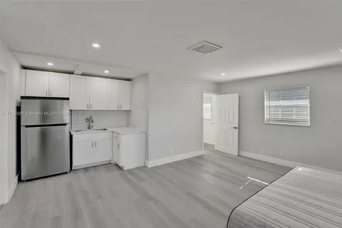 5657 Grant St # 5, Hollywood FL 33021