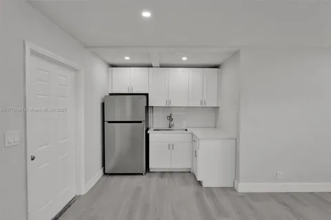 5657 Grant St # 5, Hollywood FL 33021