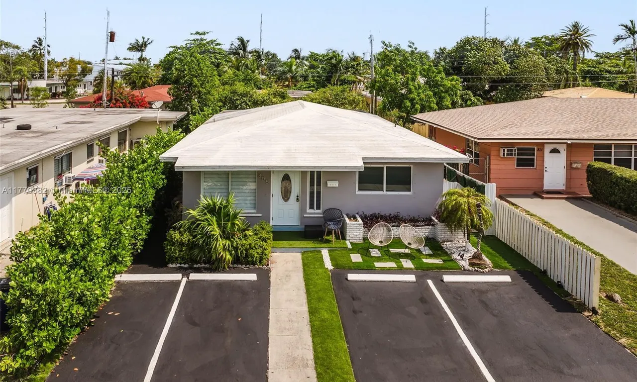 805 NE 6th St, Hallandale Beach FL 33009