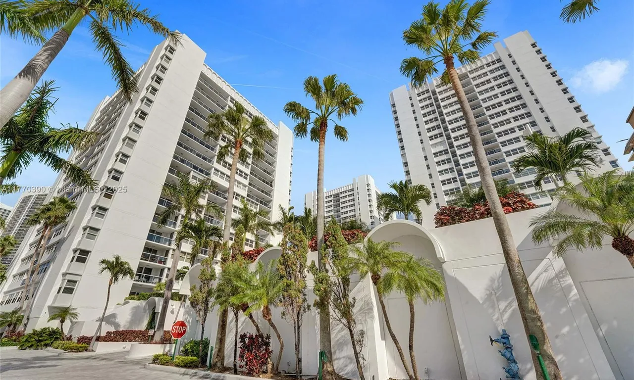 1904 S Ocean Dr, Hallandale Beach FL 33009
