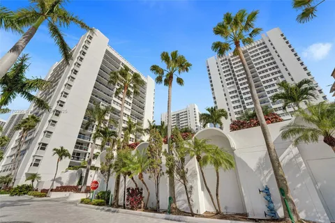 1904 S Ocean Dr, Hallandale Beach FL 33009