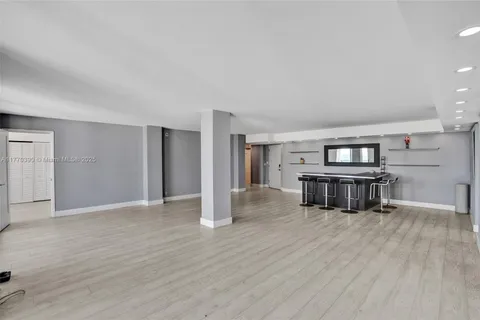 1904 S Ocean Dr, Hallandale Beach FL 33009