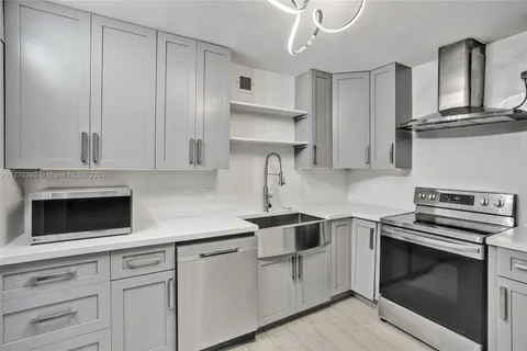 1904 S Ocean Dr, Hallandale Beach FL 33009