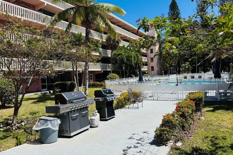 200 NE 12th Ave # 1C, Hallandale Beach FL 33009