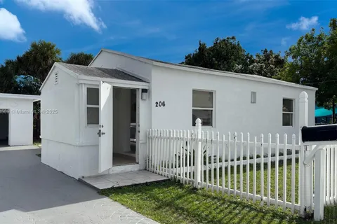 206 NE 2nd Ave, Hallandale Beach FL 33009