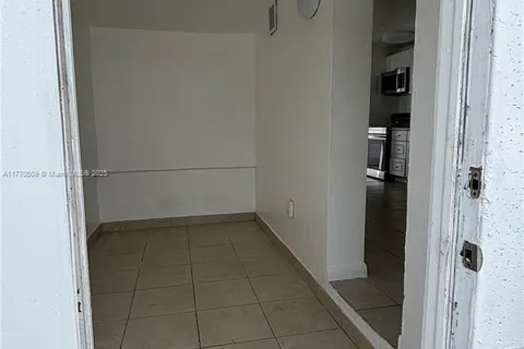 206 NE 2nd Ave, Hallandale Beach FL 33009