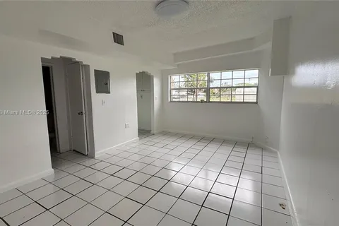 215 NE 2nd St, Hallandale Beach FL 33009