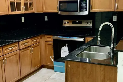 7869 NW 110 AV, Doral FL 33178