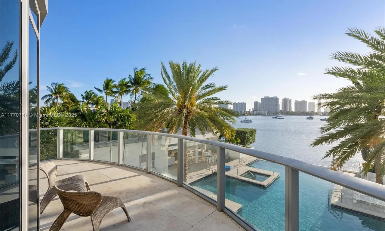 17301 Biscayne Blvd # 211, North Miami Beach FL 33160