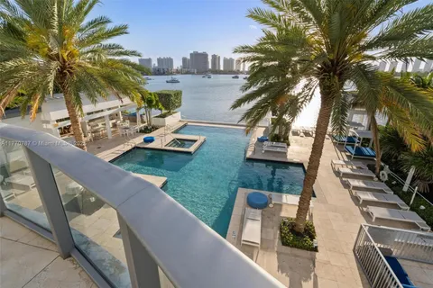 17301 Biscayne Blvd # 211, North Miami Beach FL 33160