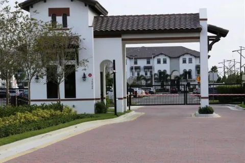10620 NW 88th St # 204, Doral FL 33178