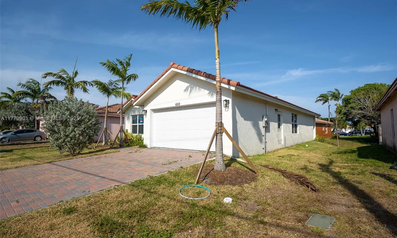 650 NW 21st Ave, Pompano Beach FL 33069