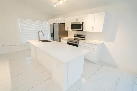 650 NW 21st Ave, Pompano Beach FL 33069