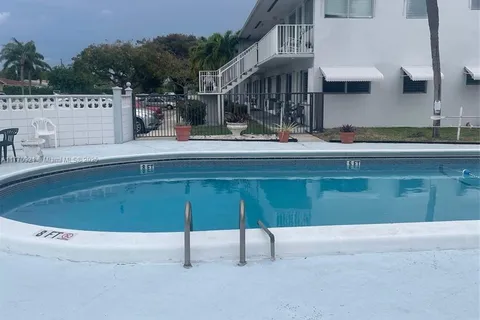 1920 NE 51st Ct # 207, Fort Lauderdale FL 33308