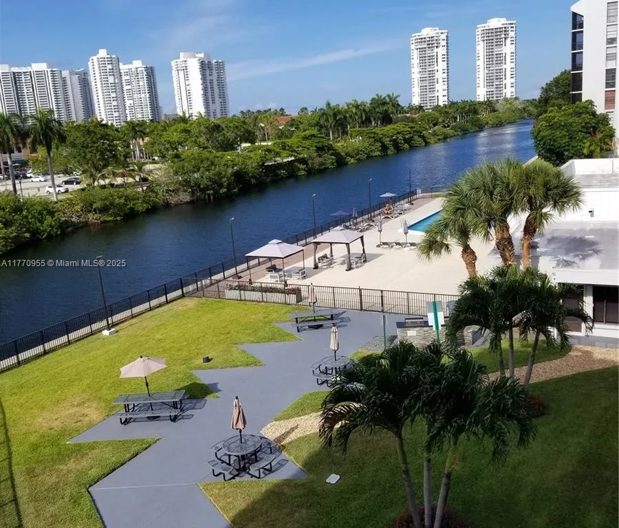 3401 N Country Club Dr # 211, Aventura FL 33180
