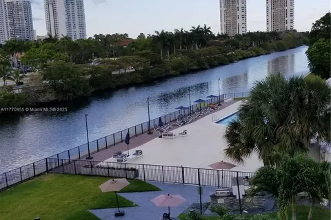 3401 N Country Club Dr # 211, Aventura FL 33180