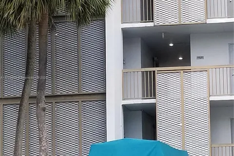 3401 N Country Club Dr # 211, Aventura FL 33180