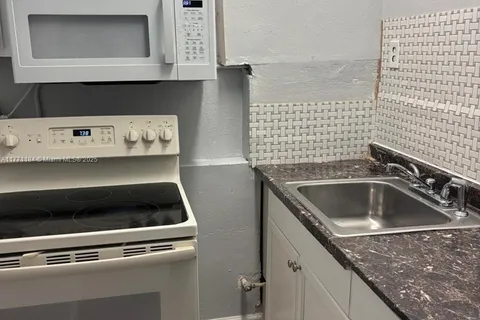 3421 NW 11th Ave # 2, Miami FL 33127