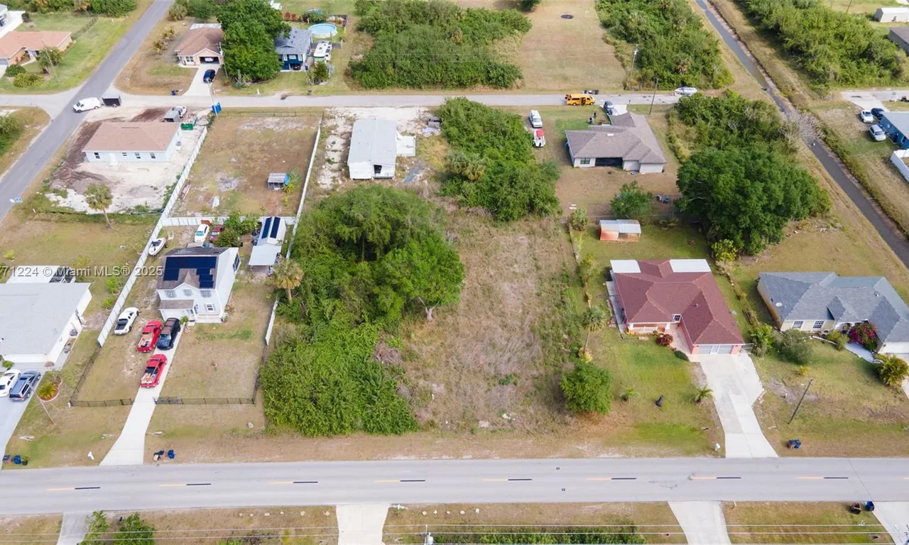 2912 40th St Sw, Lehigh Acres FL 33976