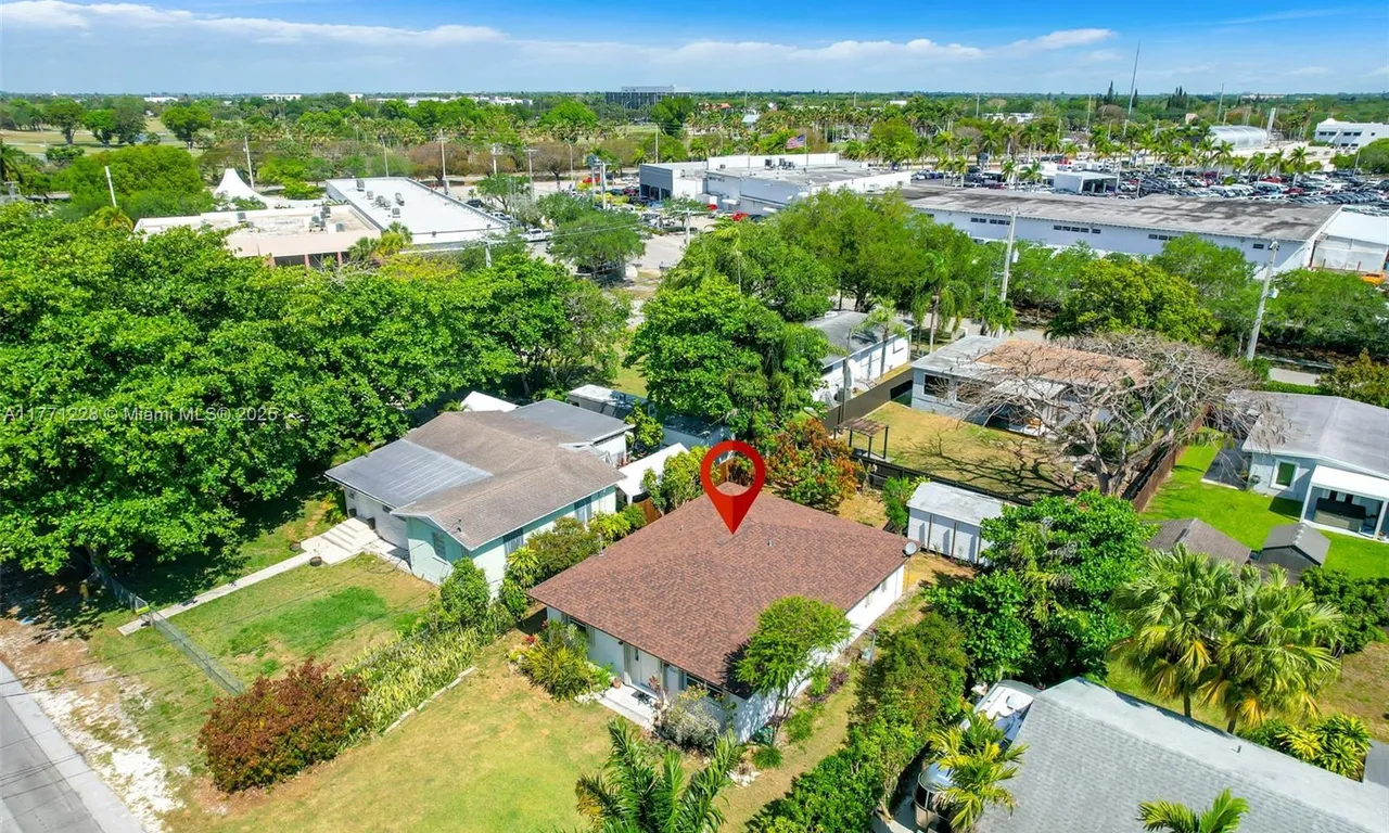 9085 SW 157th St, Palmetto Bay FL 33157