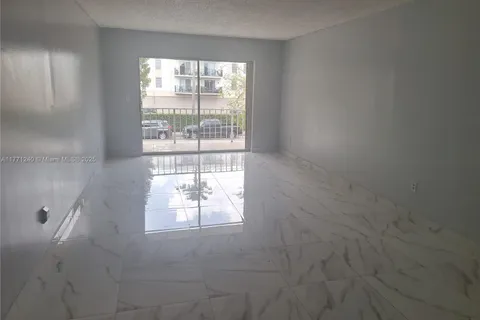 1480 W 46th St # 208, Hialeah FL 33012