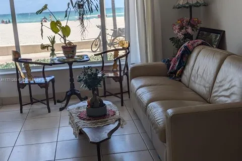 300 Oregon St # 10, Hollywood FL 33019
