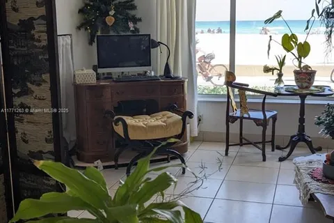300 Oregon St # 10, Hollywood FL 33019
