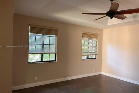 2810 Center Ct Dr # 29, Weston FL 33332