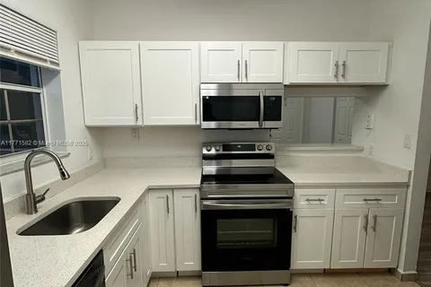800 Cypress Park Way # D1, Deerfield Beach FL 33064