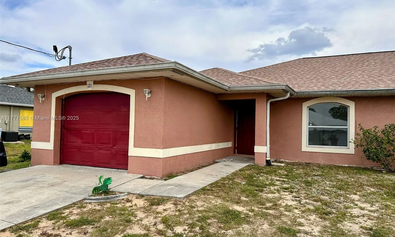 121 S IVAN S # 121, Lehigh Acres FL 33973