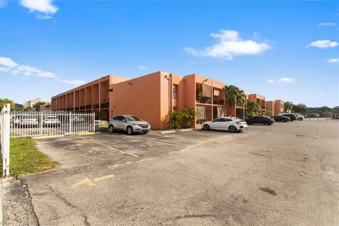 1300 W 47th Pl # 217B, Hialeah FL 33012