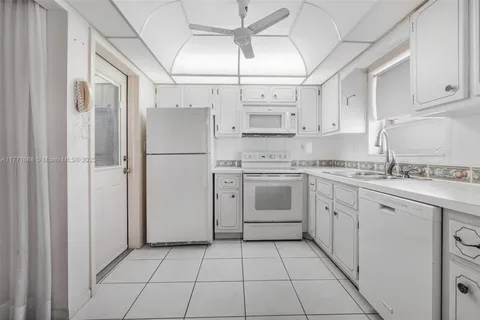 5300 Washington St # C111, Hollywood FL 33021
