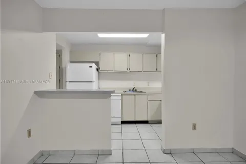 6886 N Kendall Dr # D208, Pinecrest FL 33156