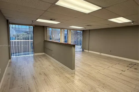 6912 NW 50th St # 1, Miami FL 33166
