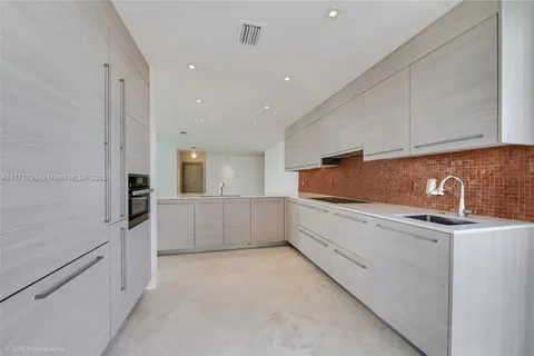 2645 S Bayshore Dr # 902, Miami FL 33133