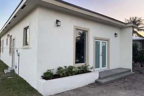 1100 Highview Rd, Lake Worth FL 33462