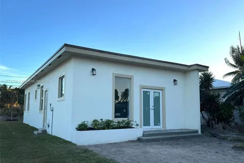 1100 Highview Rd, Lake Worth FL 33462