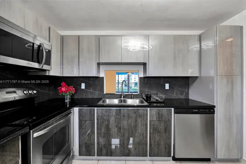 431 SE 3rd St # 402, Dania Beach FL 33004