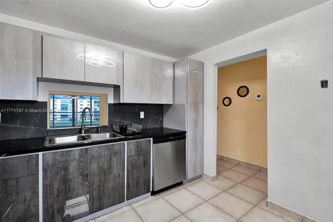 431 SE 3rd St # 402, Dania Beach FL 33004