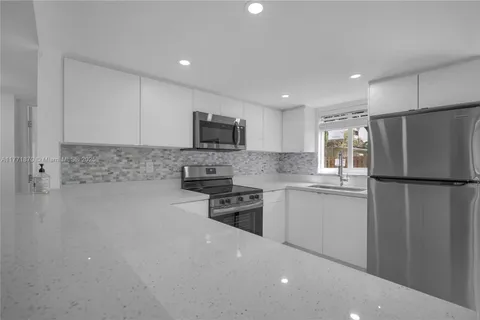 414 SE 14th St # 3, Fort Lauderdale FL 33316