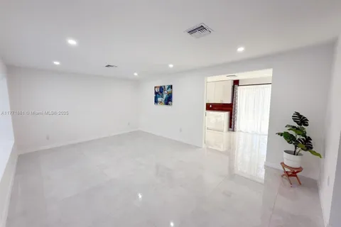 61 NE 87th St, El Portal FL 33138