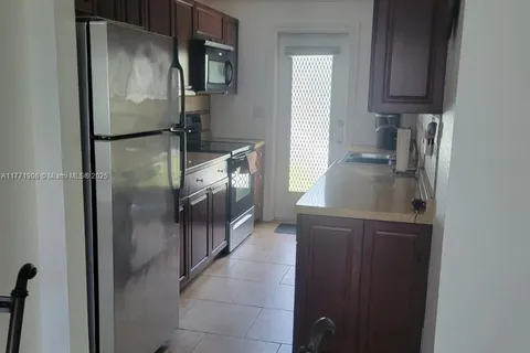 1001 SE 14th Pl # 2A, Fort Lauderdale FL 33316