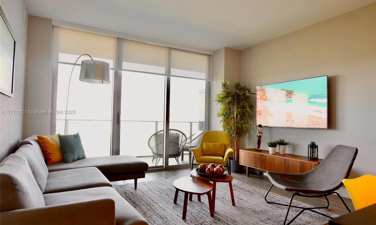 16385 Biscayne Blvd # 1906, North Miami Beach FL 33160