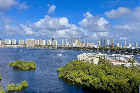 16385 Biscayne Blvd # 1906, North Miami Beach FL 33160