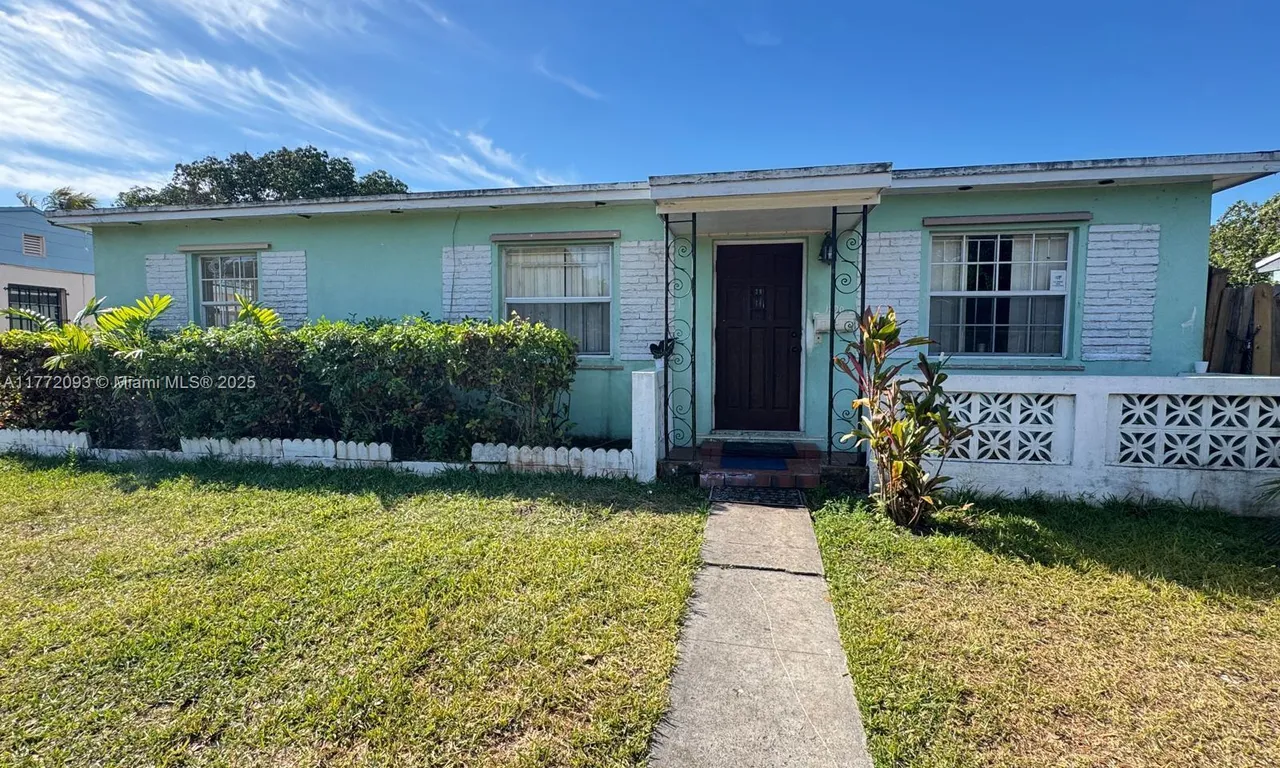 1290 NE 143rd St, North Miami FL 33161