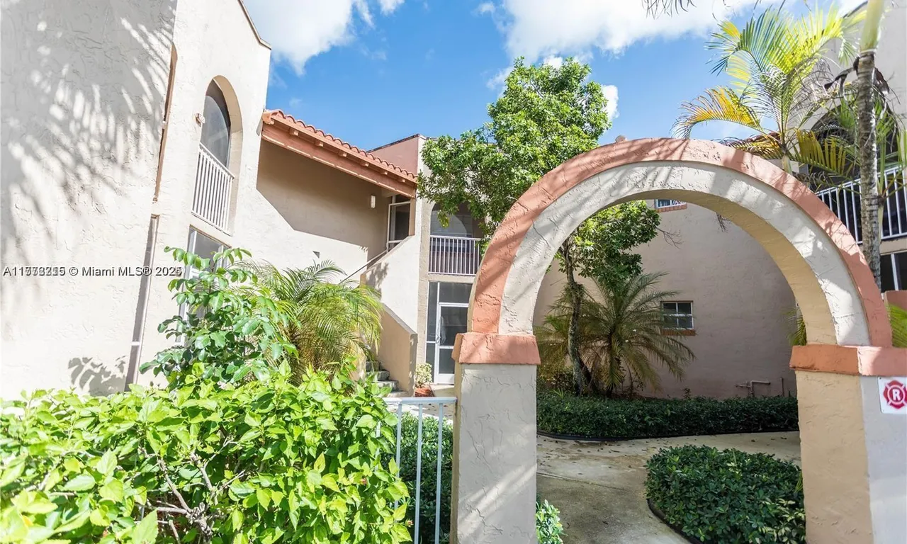 8710 SW 3rd St # 205, Pembroke Pines FL 33025