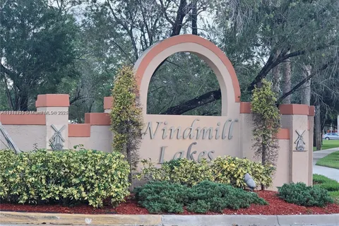 8710 SW 3rd St # 205, Pembroke Pines FL 33025