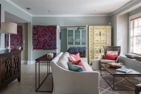 1033 NW 6th St, Miami FL 33136