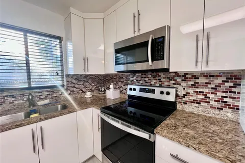 3302 Farragut St # 5A, Hollywood FL 33021