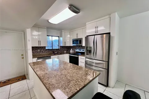 2801 N 34th Ave # 16H, Hollywood FL 33021